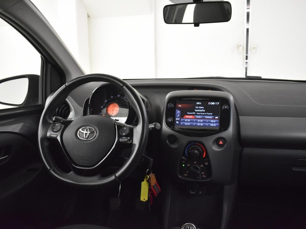 Toyota Aygo 1.0 VVT-i x-play | Carplay/AndroidAuto | Camera, Auto's, Voorwielaandrijving, 12 maanden, Stof, Gebruikt