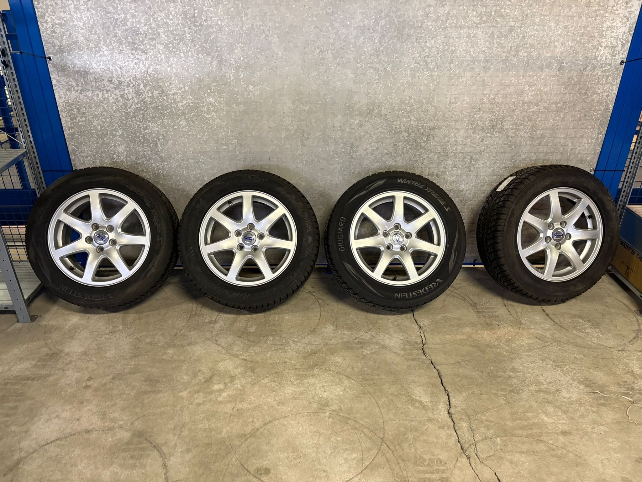 16'' Hydra - S60/V70 - Vredestein / Dunlop - 225/55 R16