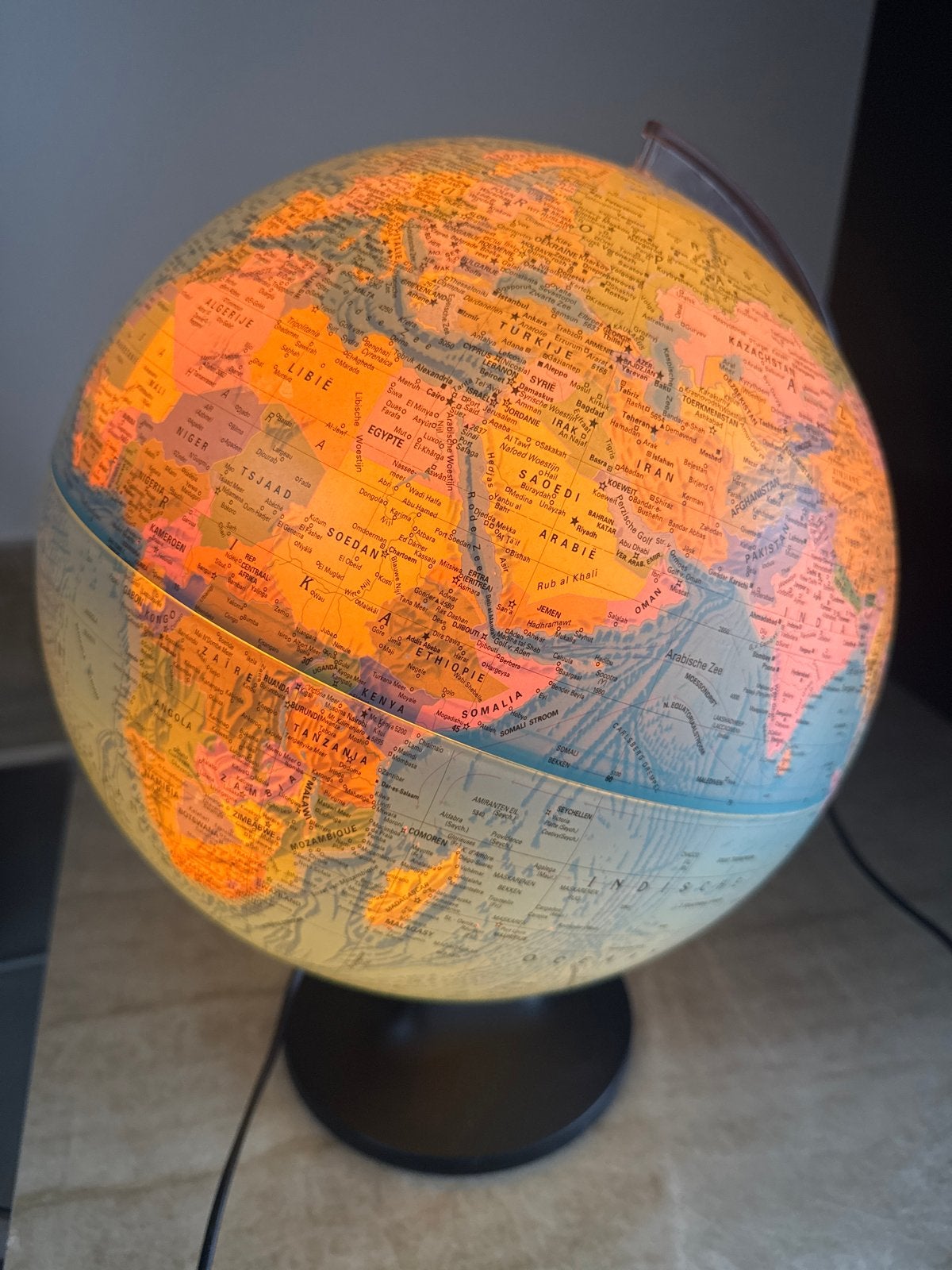 Mooie wereldbol met verlichting, Ophalen, Gebruikt, Kunststof, Draaibaar