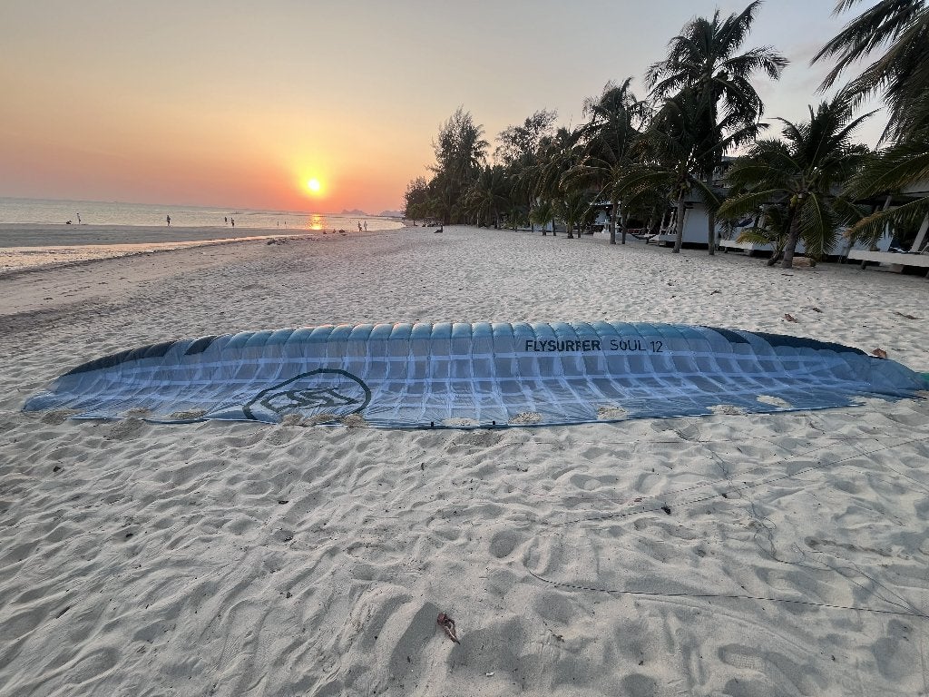 Flysurfer Soul 2, 12 M incl bar, Geen board, Ophalen of Verzenden, Zo goed als nieuw, Kite