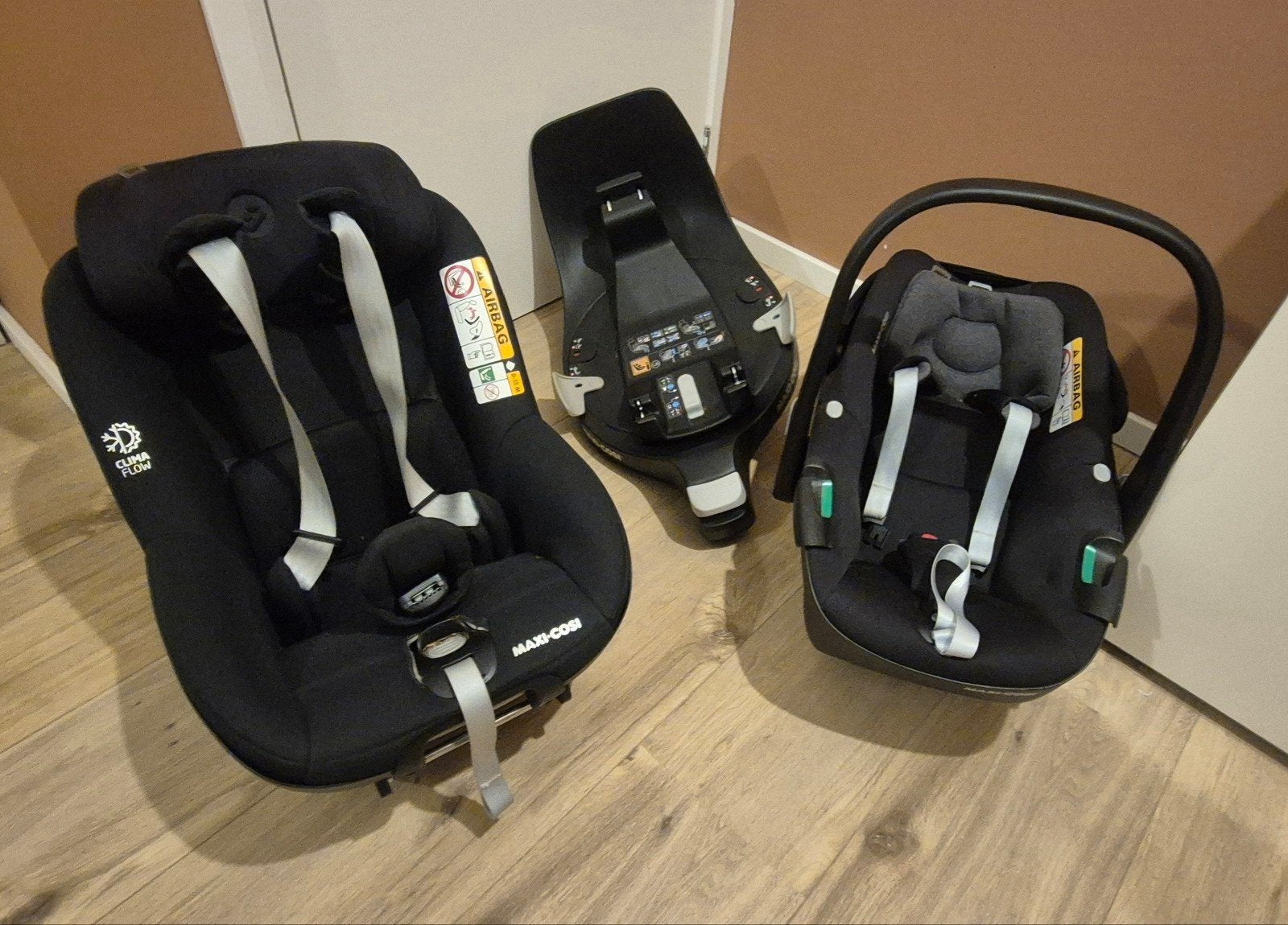 Maxi-Cosi Pebble 360 + Pearl 360 + FamilyFix 360 + 2 hoezen, Kinderen en Baby's, Autostoeltjes, Ophalen, Verstelbare rugleuning