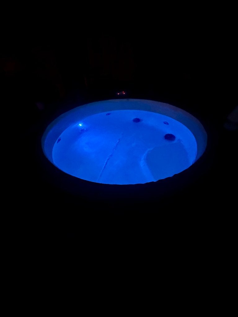 Foto 17 van Softub Resort 6 pers Jacuzzi met omkasting en leuke extra's