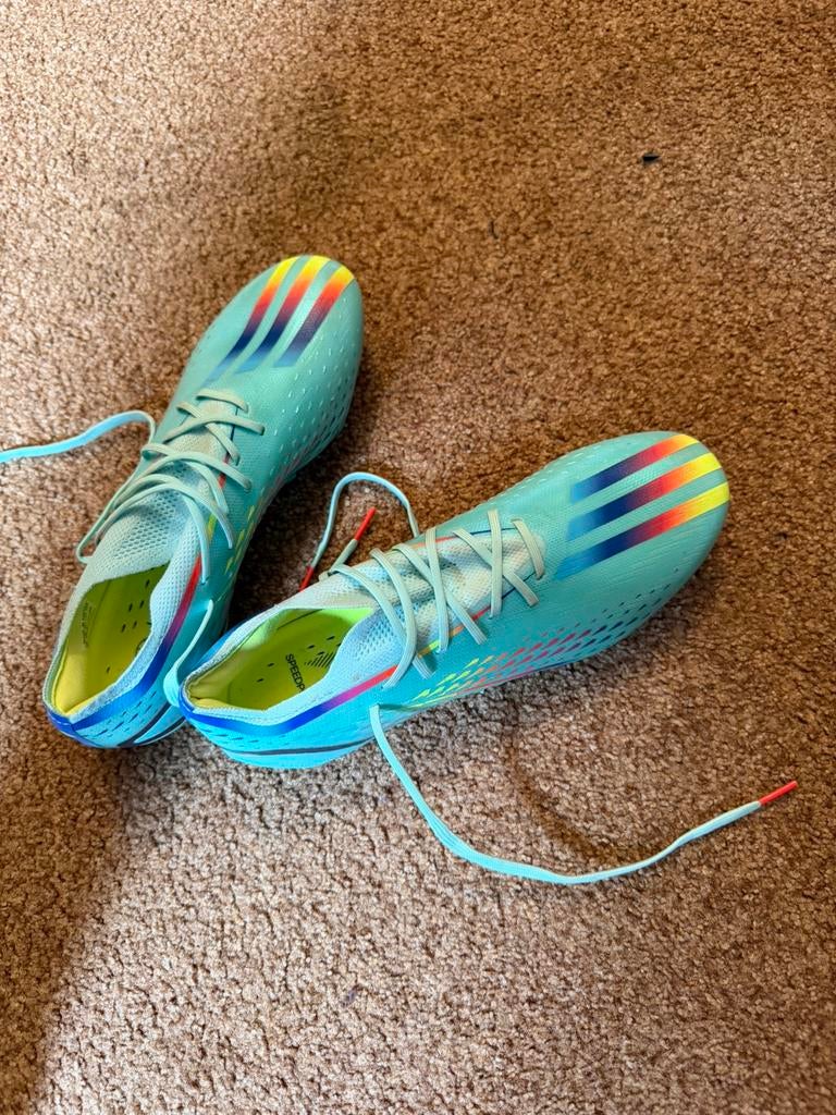 Adidas voetbalschoenen, Maat XS of kleiner, Ophalen of Verzenden, Zo goed als nieuw, Schoenen
