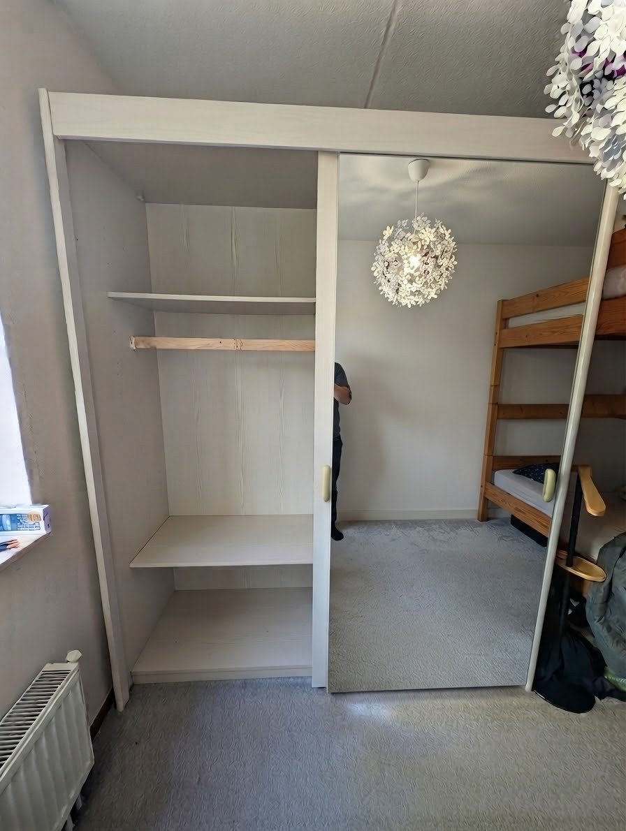 Een kledingkast verkopen, Ophalen, Gebruikt, Met deur(en), 200 cm of meer