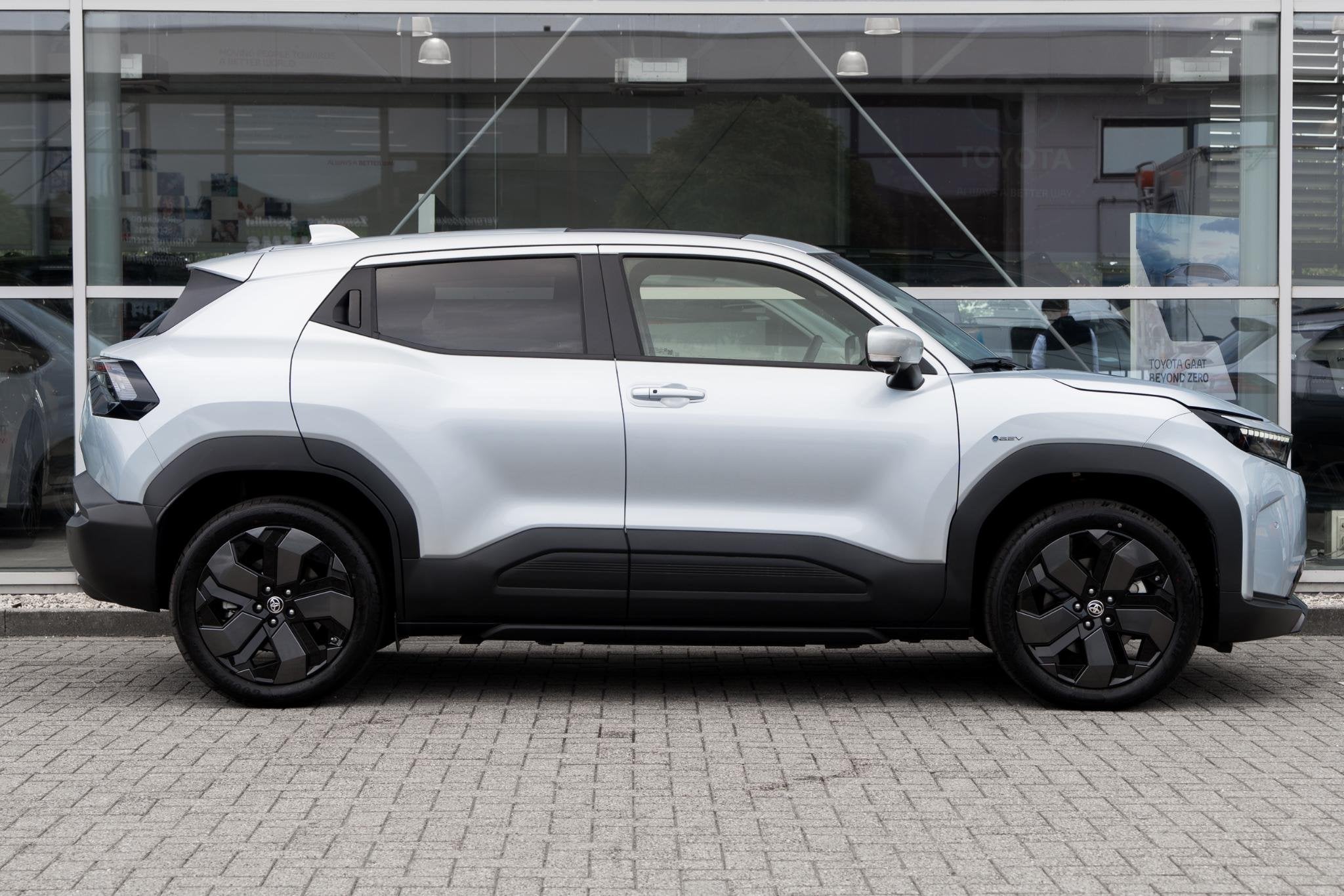 Toyota Urban Cruiser Executive 61 kWh, Gebruikt, Leder en Stof, 360 min, Urban Cruiser