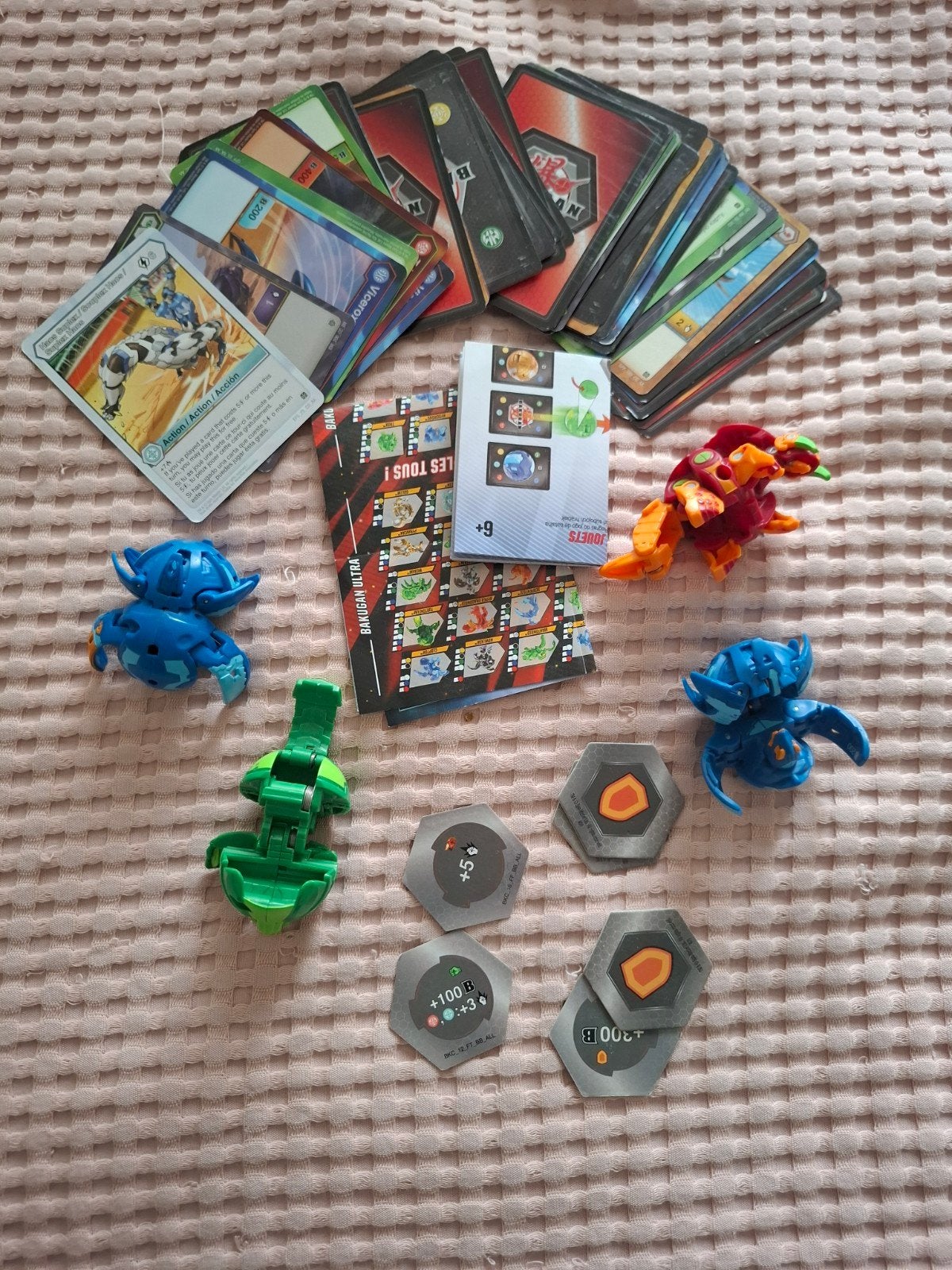 5 Bakugan met stapel kaartjes en BakuCores, Ophalen of Verzenden, Gebruikt