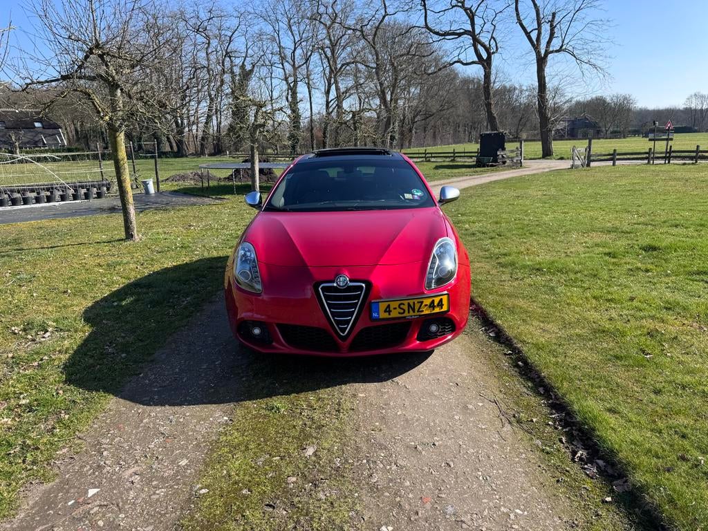 Alfa Romeo Giulietta 1.4 Turbo Sportiva automaat, Auto's, 1280 kg, Zwart, 4 cilinders, 19 km/l