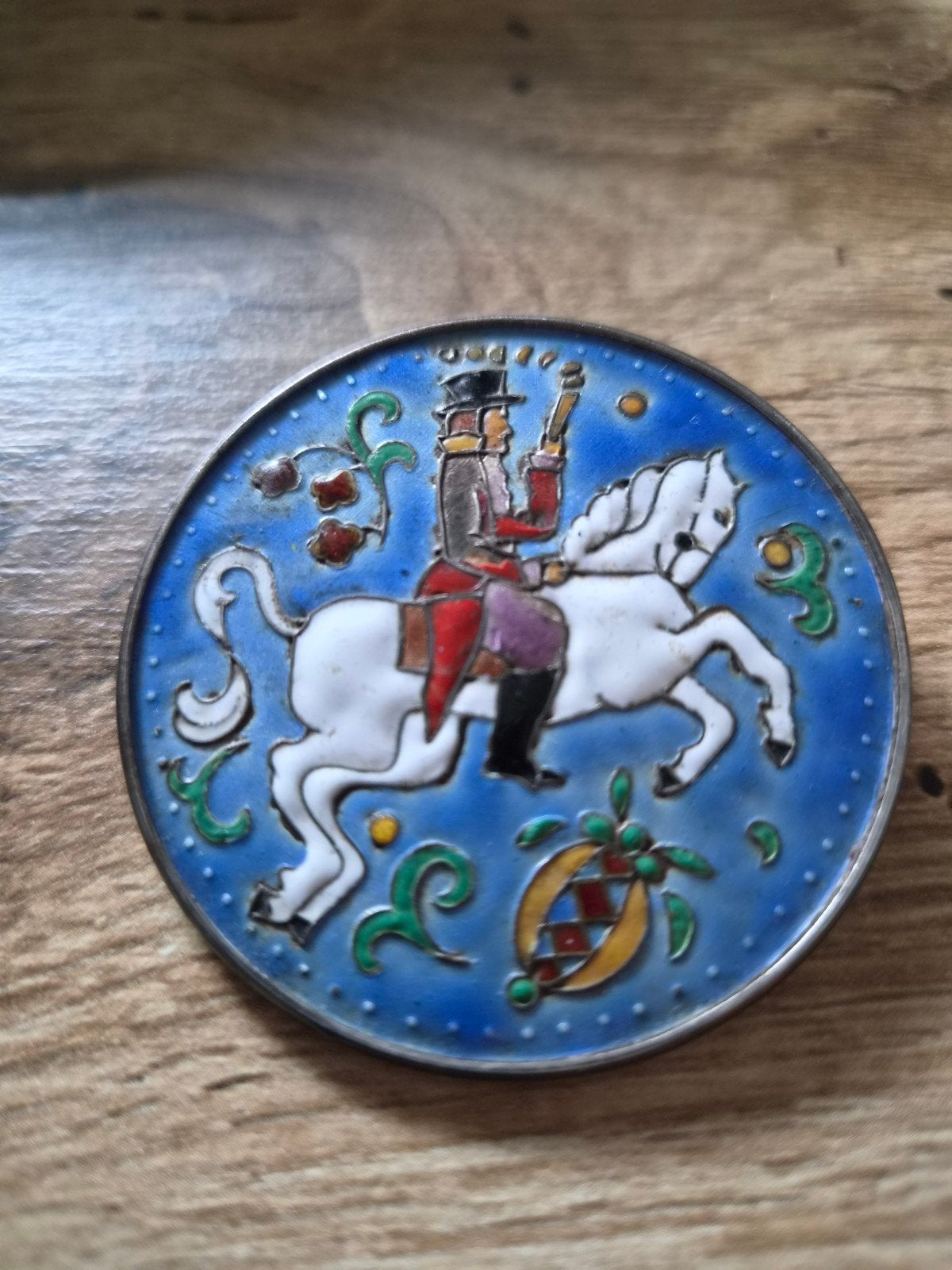 Antieke zilveren broche met emaille en afbeelding ruiter., Ophalen of Verzenden, Zilver, Broche