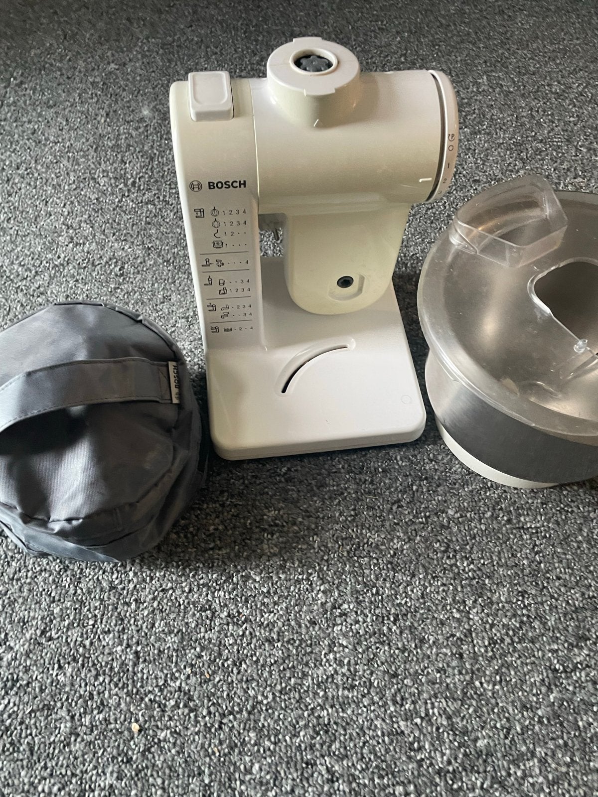 Bosch keukenmachine met accessoires, 1 tot 2 liter, Ophalen, Gebruikt, 3 snelheden of meer