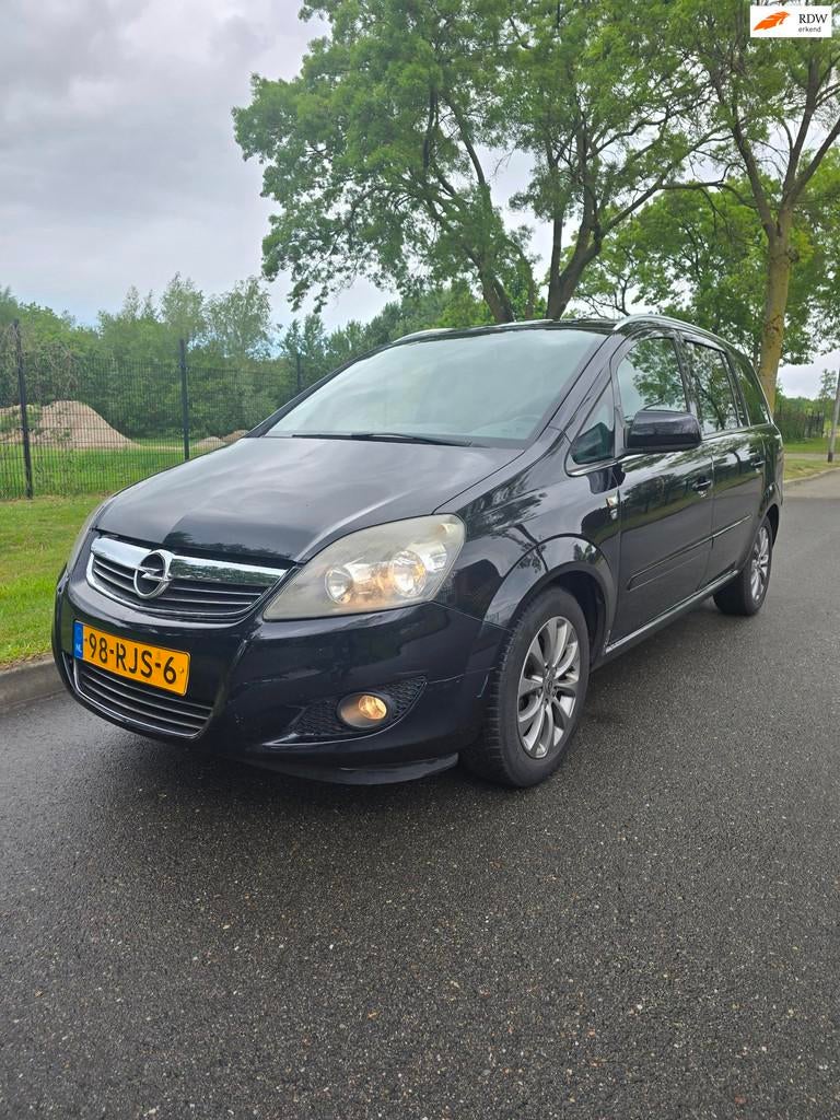Opel Zafira 1.6 111 years Edition Let op koppeling niet Goed, Auto's, Opel, Voorwielaandrijving, Euro 5, 15 km/l, Gebruikt