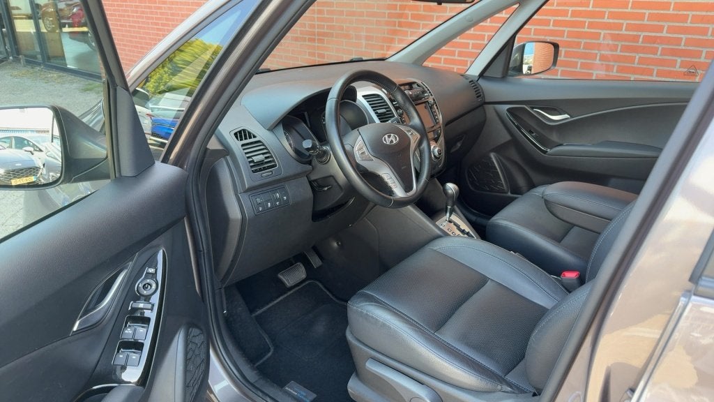 Hyundai ix20 1.6i i-Catcher Automaat Leder Trekhaak Camera, Auto's, Hyundai, 15 km/l, 1591 cc, Leder, Bedrijf