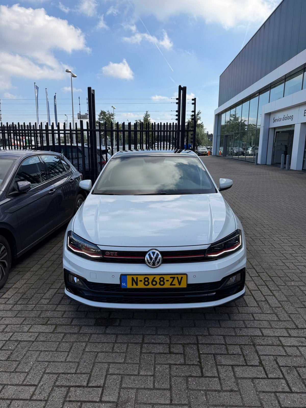 Foto 2 van Volkswagen Polo 2.0 GTI 200pk 6-DSG 2020 Wit BEATS ACC