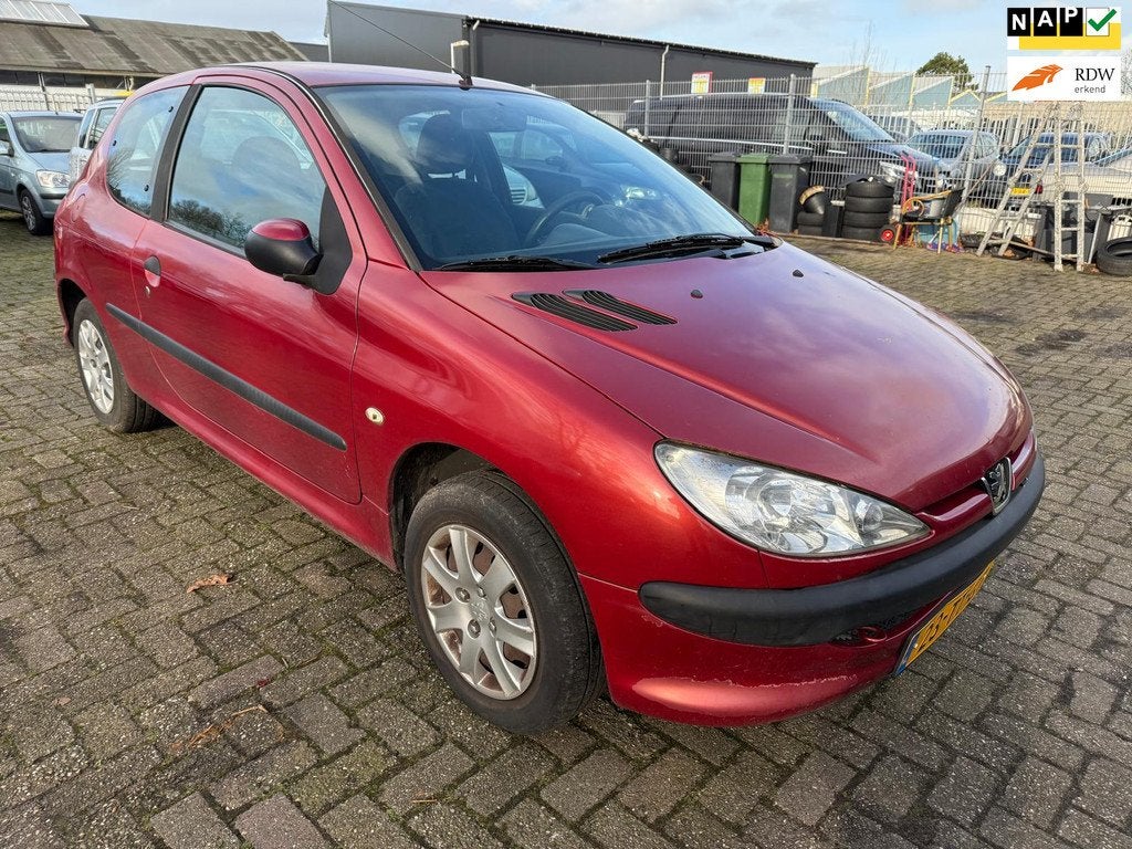 Peugeot 206 1.4 One-line NW APK, Auto's, Peugeot, Voorwielaandrijving, 31 €/maand, 4 cilinders, Origineel Nederlands