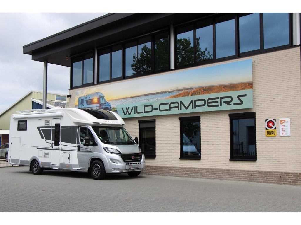 Adria Coral Plus 670 SL - 160PK AUT - ENKELE BEDDEN - 4400KG, Ringverwarming, Fiat, Tot en met 2, Bedrijf
