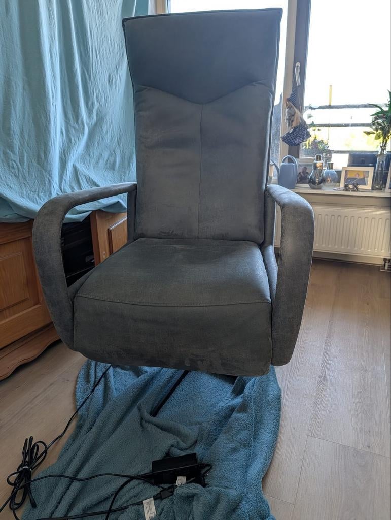 Comfortabele Pronto relaxstoel met elektrische verstelbaar, Ophalen, Modern, Comfort, Zo goed als nieuw, Eén