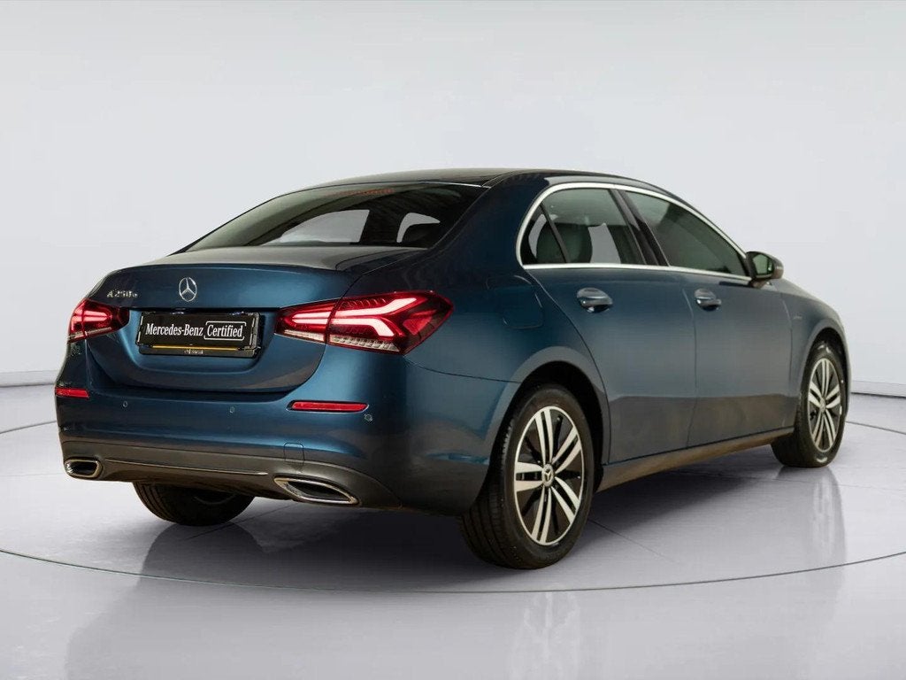 Mercedes-Benz A-Klasse Limousine 250 e Business Solution Lux, Auto's, Mercedes-Benz, Gebruikt, 4 cilinders, 16 kWh, Blauw