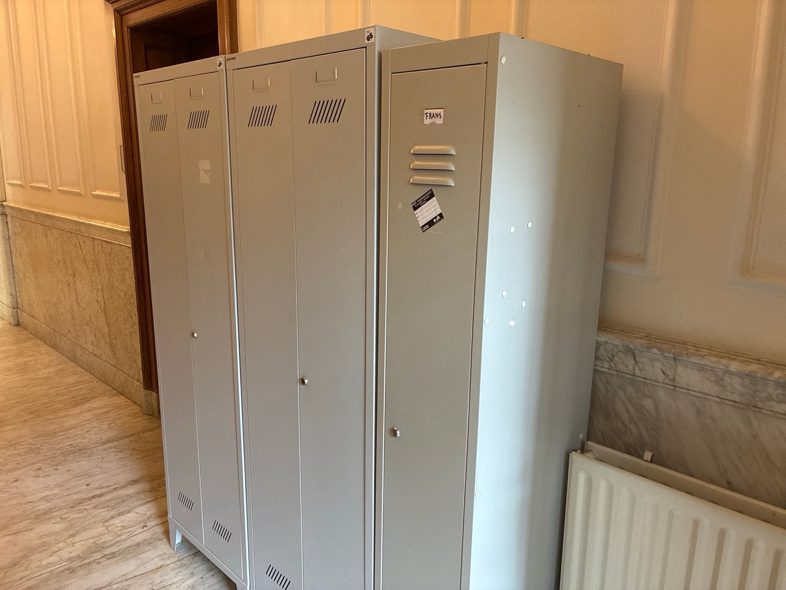 3 overtoom lockers met sleutel, Ophalen, Zo goed als nieuw
