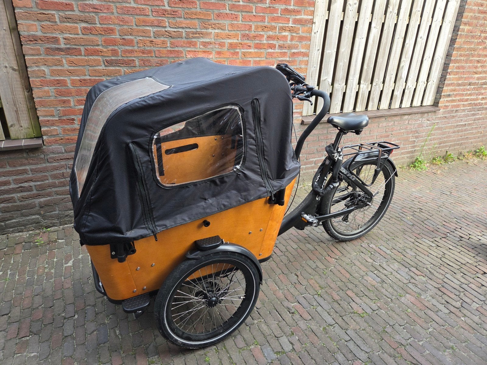 Qivelo bakfiets met huif, Fietsen en Brommers, Gebruikt, 2 kinderen, Elektrisch, Schijfrem