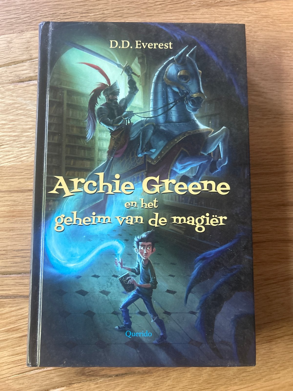 Archie Greene en het geheim van de magiër - D.D. Everest, Boeken, Ophalen of Verzenden, Zo goed als nieuw, Fictie