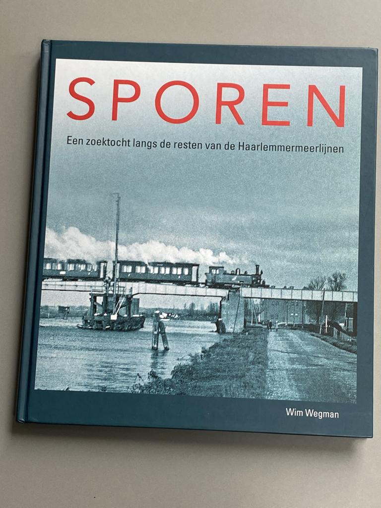 Sporen - Een zoektocht resten van de Haarlemmermeerlijnen, Verzamelen, Spoorwegen en Tramwegen, Ophalen of Verzenden, Zo goed als nieuw