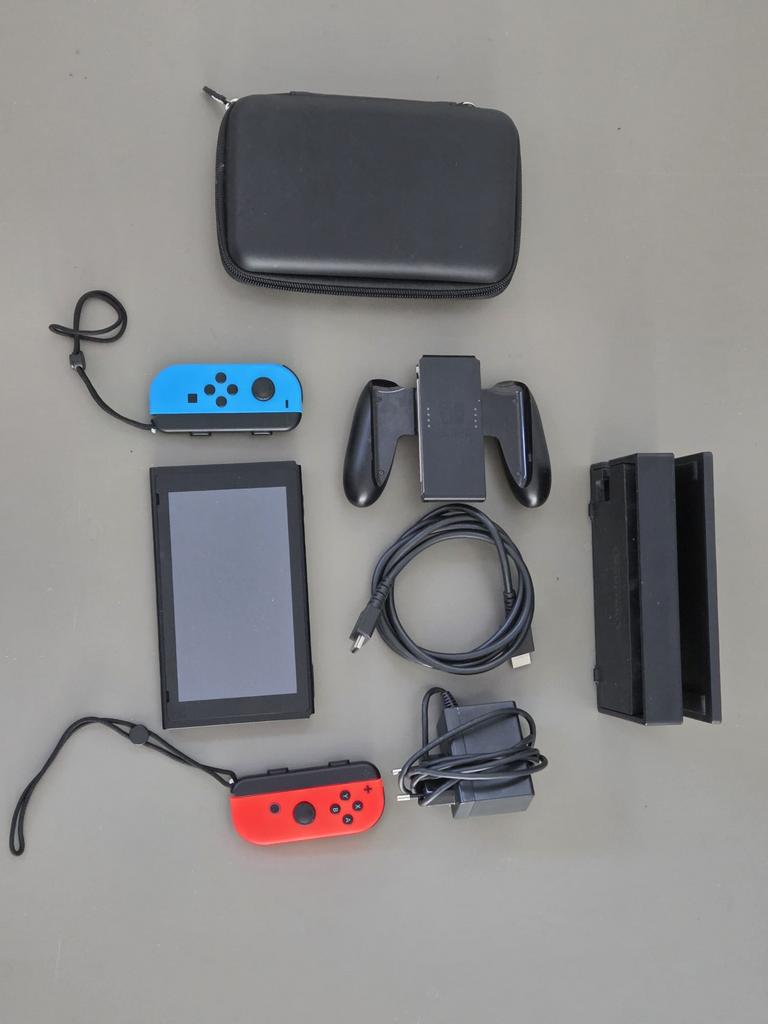 Nintendo Switch met Accessoires, Spelcomputers en Games, Games | Nintendo Switch, Ophalen, 1 speler, Zo goed als nieuw, Vanaf 3 jaar