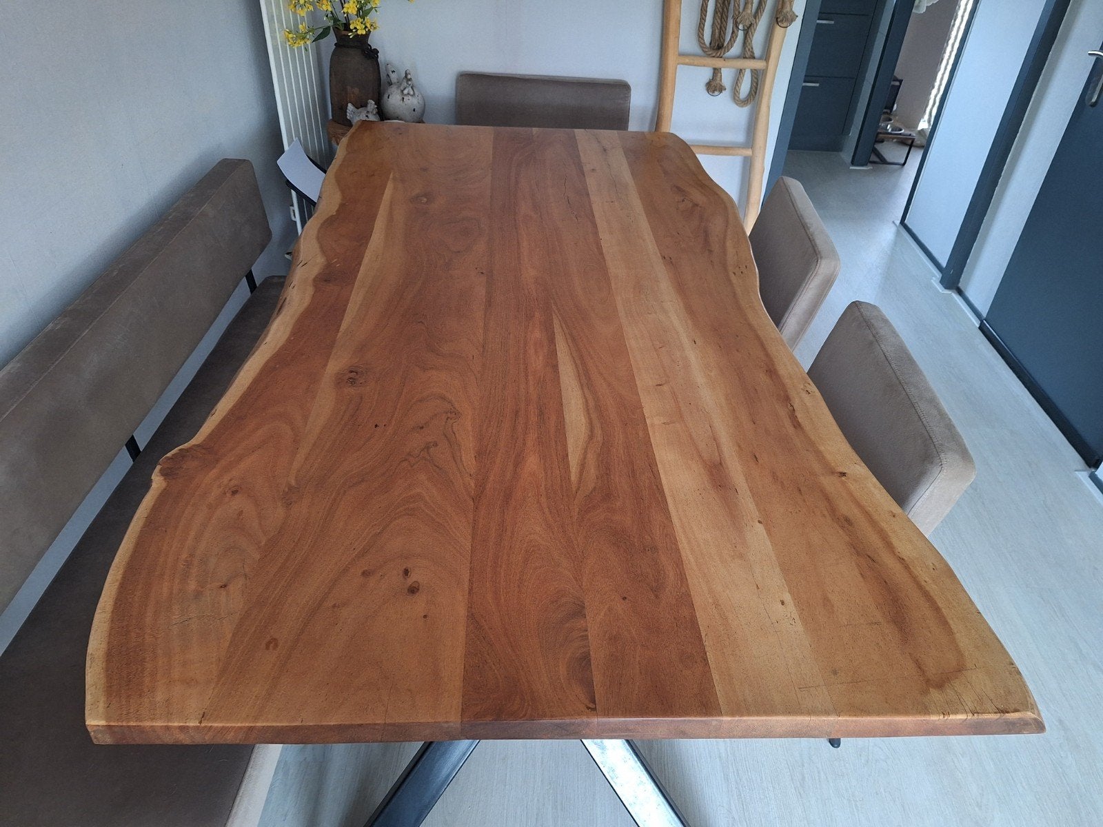 Boomstam eettafel met metalen onderstel, Huis en Inrichting, Tafels | Eettafels, 50 tot 100 cm, Zo goed als nieuw, 150 tot 200 cm