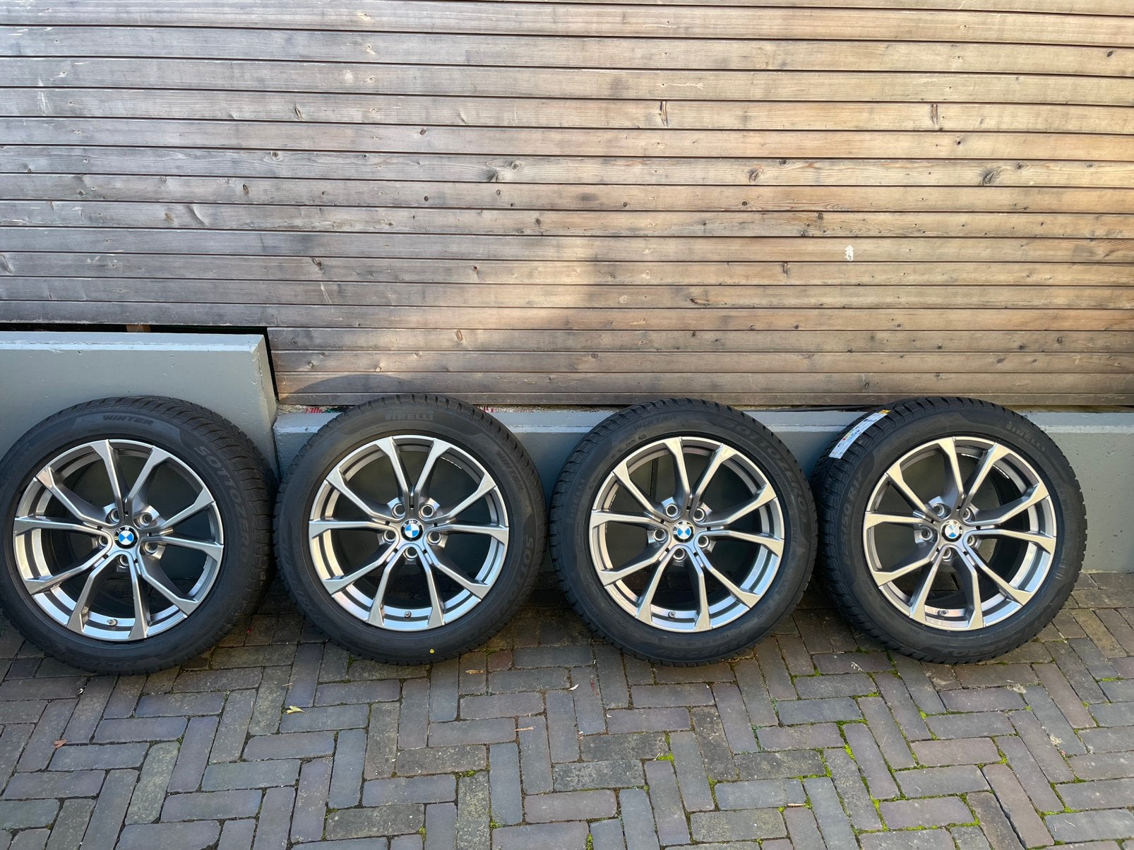 Bmw winterset 17” met nieuwe pirelli runflat banden, Auto-onderdelen, Ophalen, Banden en Velgen, Nieuw, 17 inch