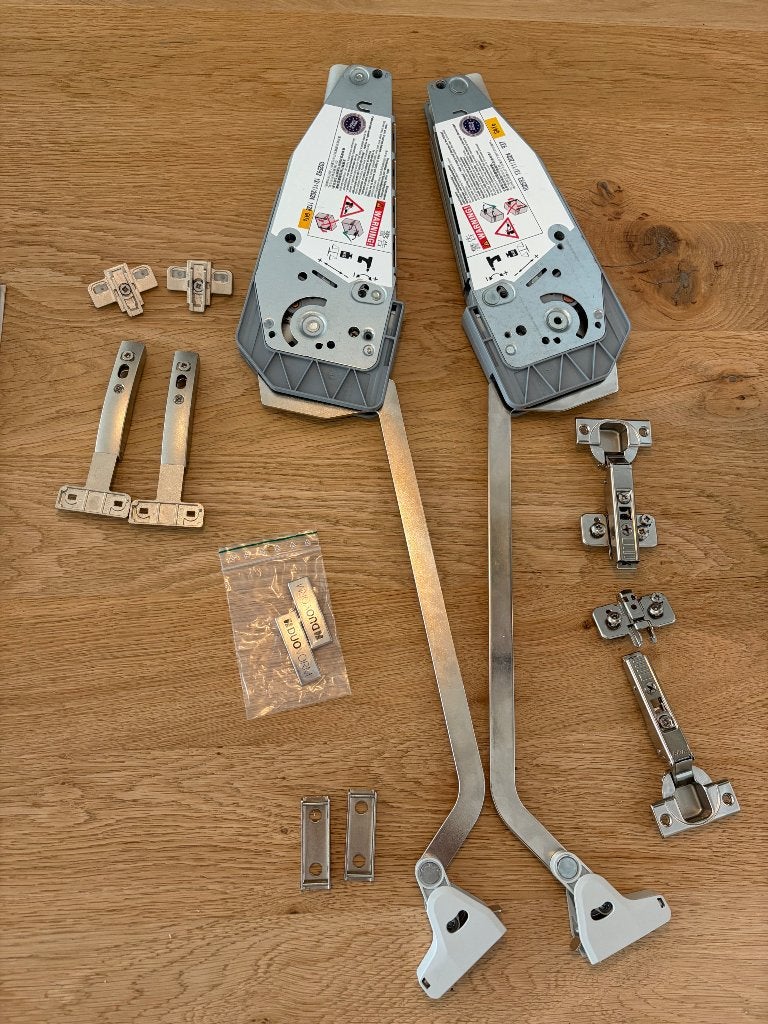 Kesseböhmer FREEfold G4fo klepbeslag + Blum scharnieren, Ophalen, Zo goed als nieuw, 50 tot 100 mm, Overige typen