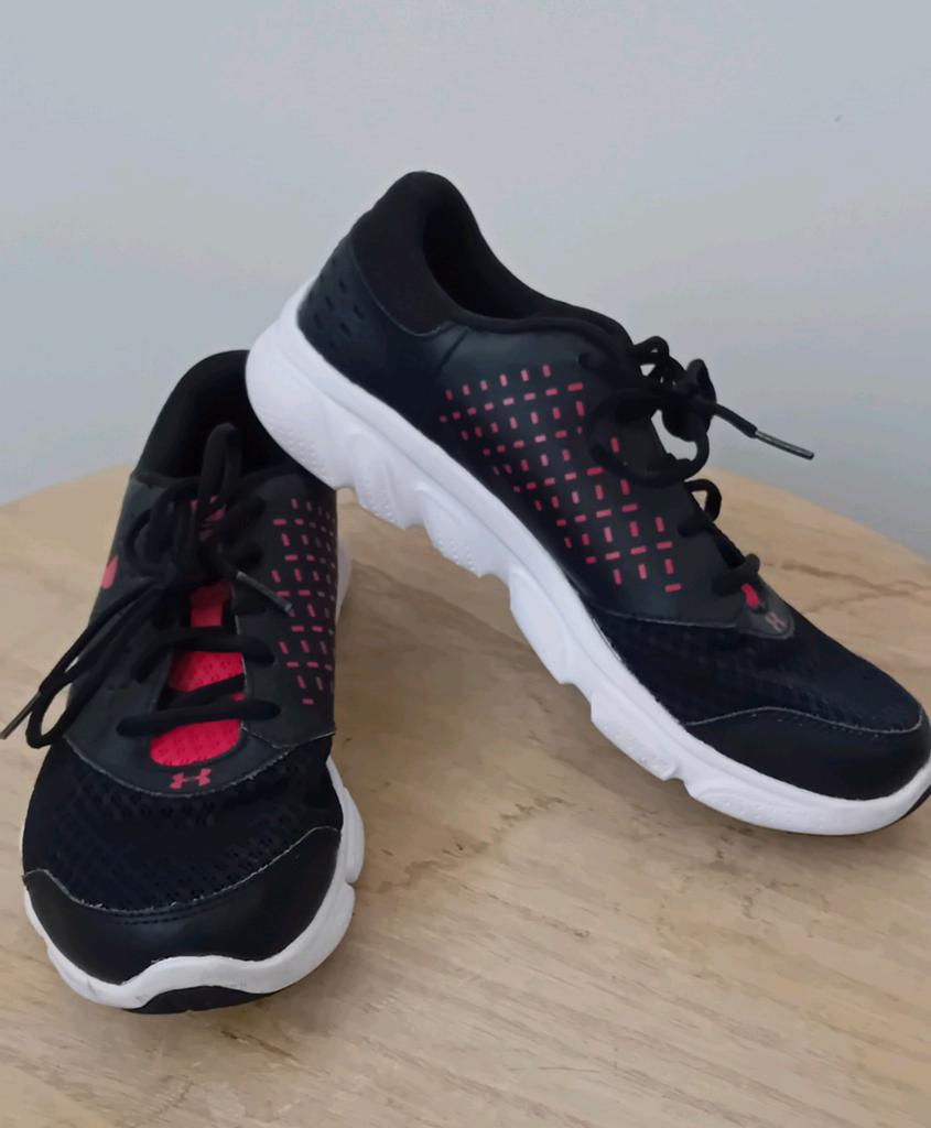 Under Armour Sneakers, Ophalen of Verzenden, Under Armour, Sneakers of Gympen, Zo goed als nieuw
