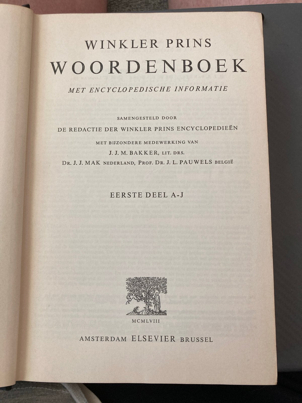 Winkler Prins Woordenboek - Eerste Deel A-J (1958), Ophalen of Verzenden, Gelezen, Overige uitgevers, Nederlands