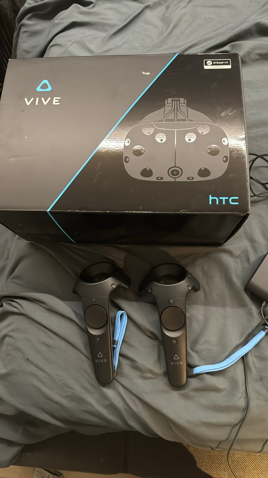 HTC Vive VR-bril met controllers en accessoires, Spelcomputers en Games, Virtual Reality, Ophalen, Zo goed als nieuw, VR-bril