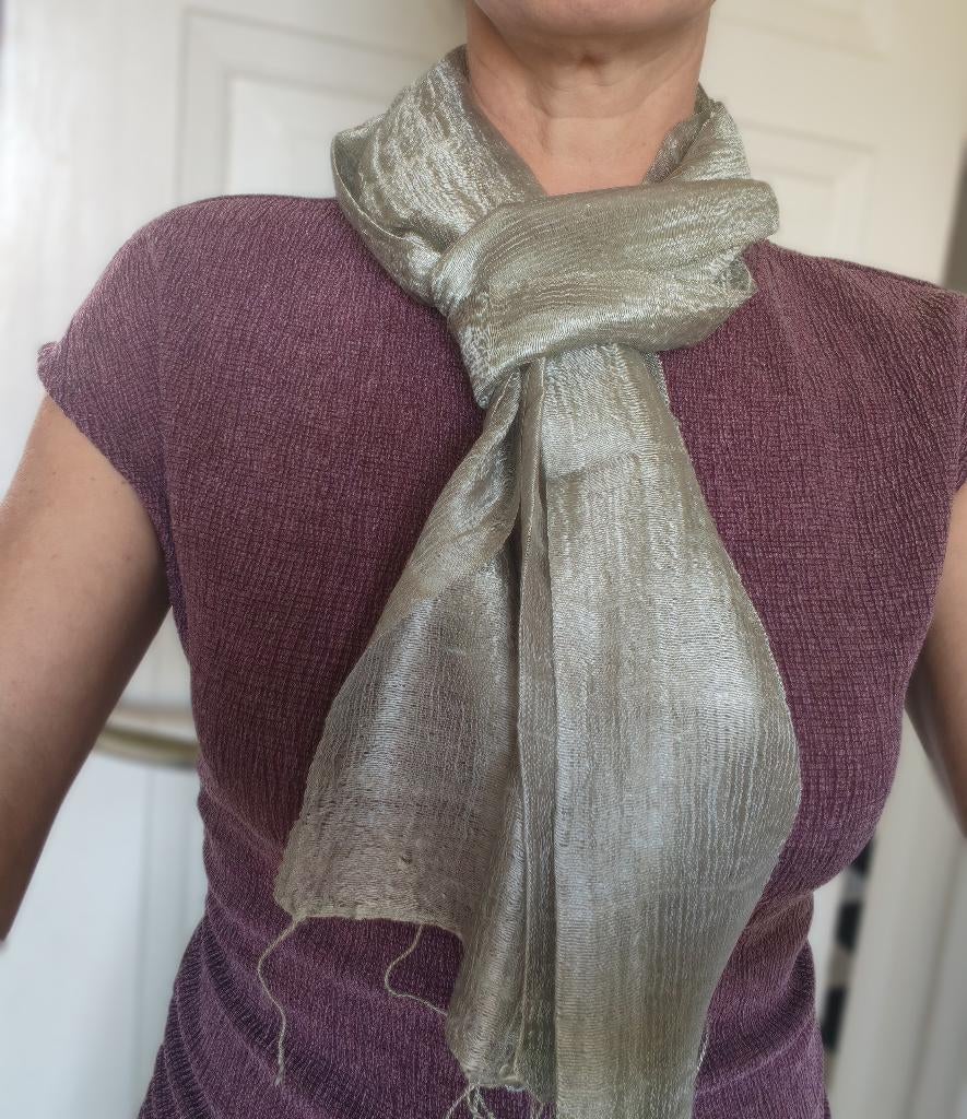 Nieuwe handgemaakte 100% zijden sjaal groengrijs 166x30, Kleding | Dames, Mutsen, Sjaals en Handschoenen, Ophalen of Verzenden