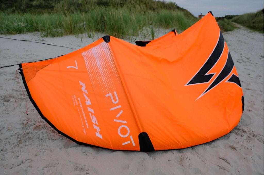 Naish Pivot 2026– 7m (oranje) – zo goed als nieuw, Ophalen of Verzenden, Kite, 7 m², Watergoorweg 79 3861 MA Nijkerk