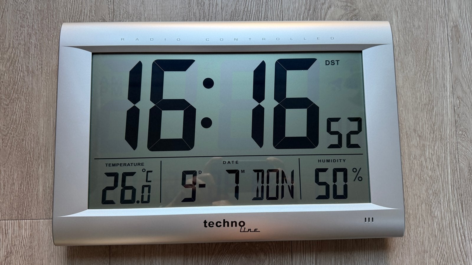 Technoline Digitale klok WS 8009, Huis en Inrichting, Wandklok, Radiogestuurd, Ophalen of Verzenden, Zo goed als nieuw
