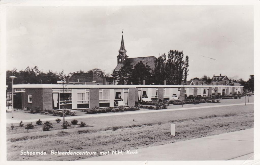 GA1399 Scheemda Bejaardencentrum met NH kerk Groningen 1959, Verzamelen, Ansichtkaarten | Nederland, Verzenden, 1940 tot 1960