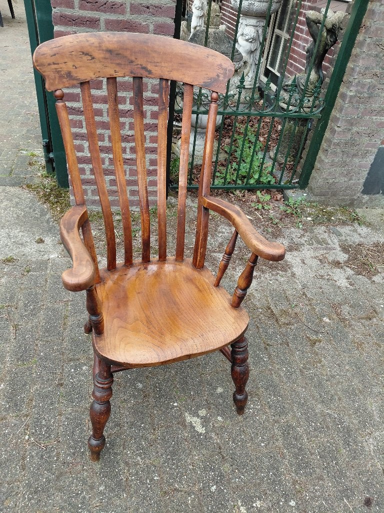 Engelse antieke iepenhouten Windsor spindleback stoel., Ophalen