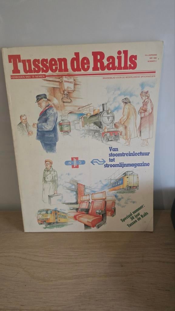 Tussen de Rails - Mei 1982 - Spoorwegen Magazine, Ophalen of Verzenden, Overige typen