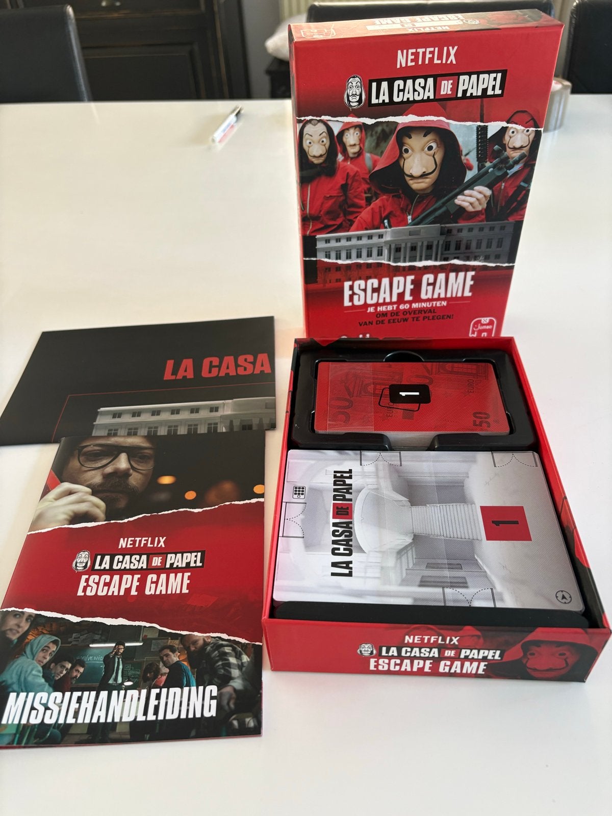 Netflix La Casa de Papel Escape Game - Nieuw in doos, Vijf spelers of meer, Ophalen of Verzenden, Nieuw