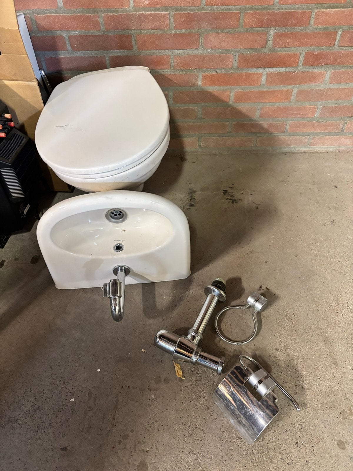 Fontein voor WC en toiletrolhouder en toiletborstel houder, Ophalen of Verzenden, Gebruikt, Chroom, Toilet