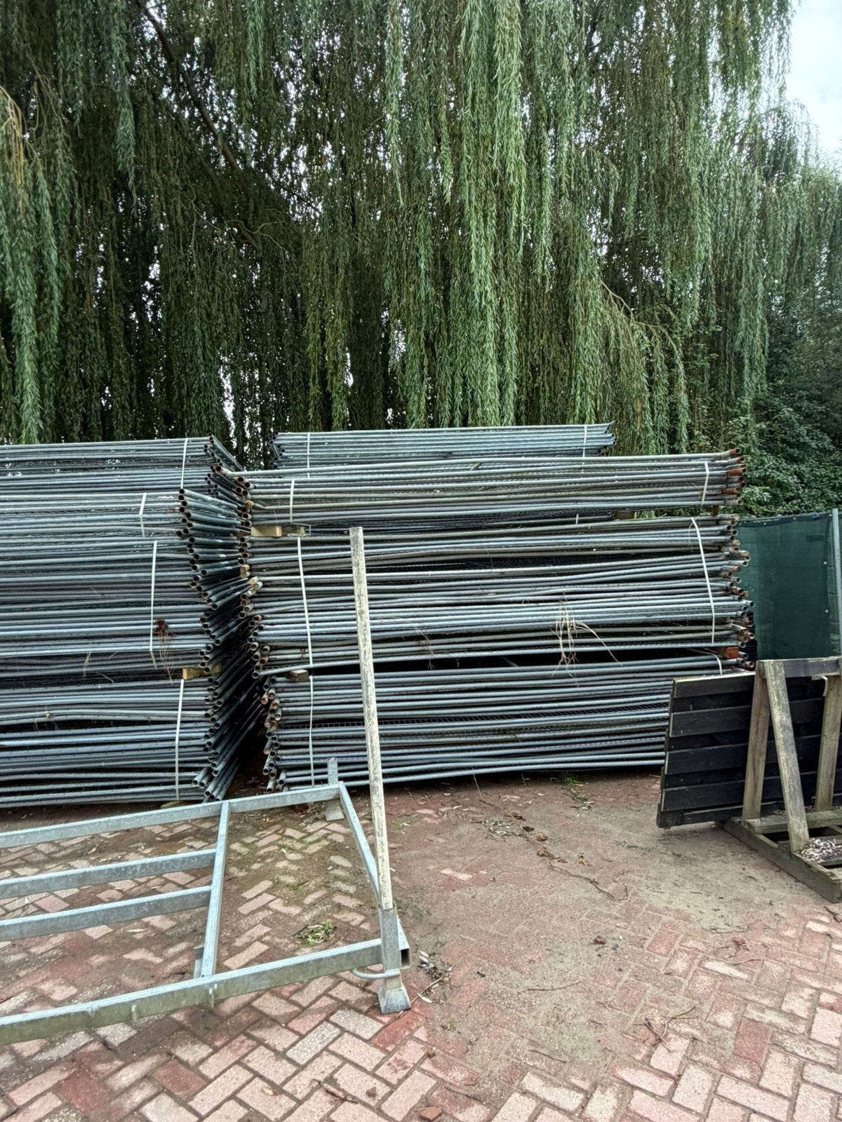 Heras Bouwhekken  met verstevigde hoeken totaal 134 stuks, Tuin en Terras, Ophalen, Gebruikt, IJzer, Gaashekwerk