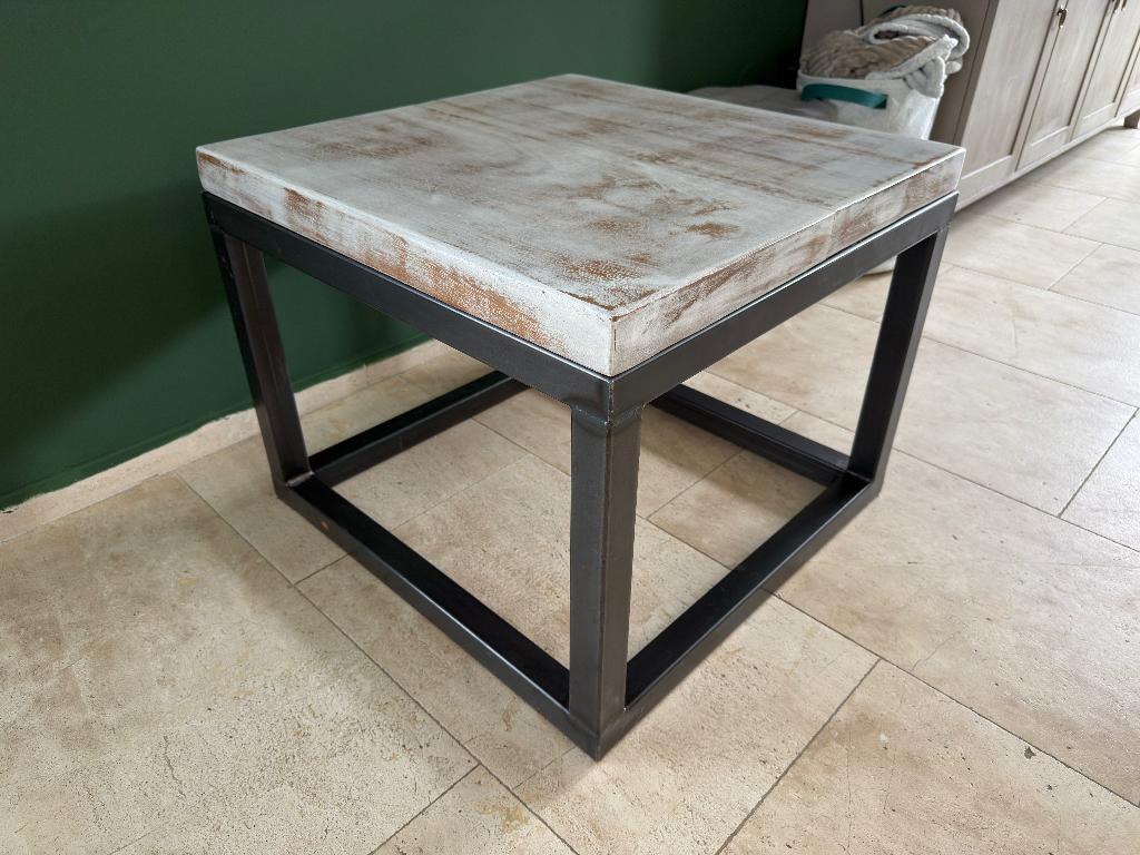 Tafel vierkant / metalen frame met dik eiken blad, Huis en Inrichting, Tafels | Sidetables, Ophalen, Gebruikt, 50 tot 100 cm, Vierkant