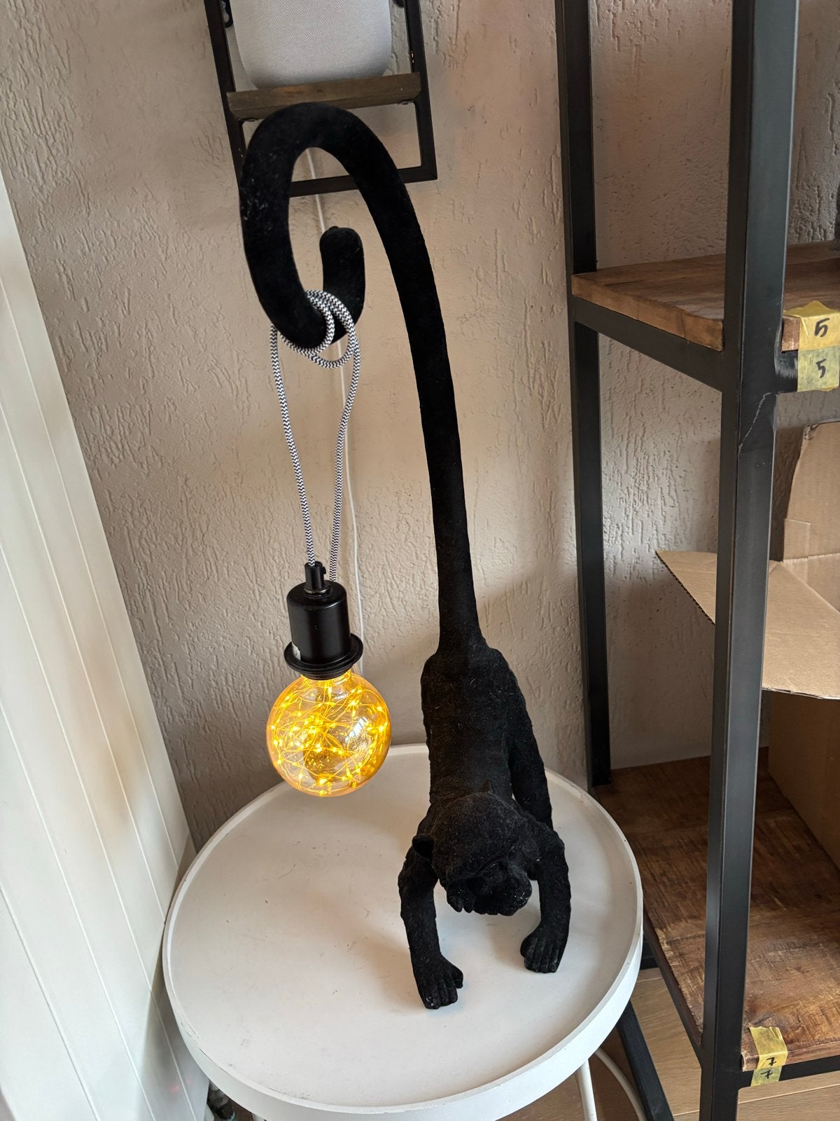 Unieke Zwarte Apenlamp - Tafellamp met LED Lichtbron, Ophalen, Kunststof, E27 (groot), Modern