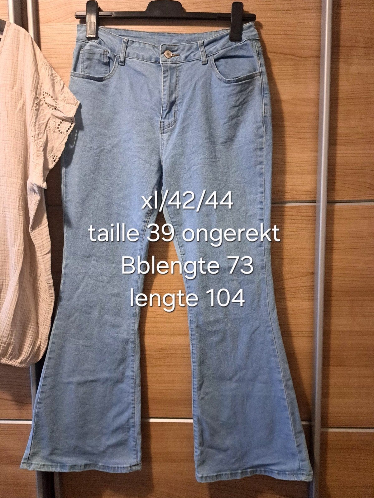 Stretch jeans wijde pijpen maat xl 42/44 licht blauw, Kleding | Dames, Spijkerbroeken en Jeans, Ophalen of Verzenden, Zo goed als nieuw