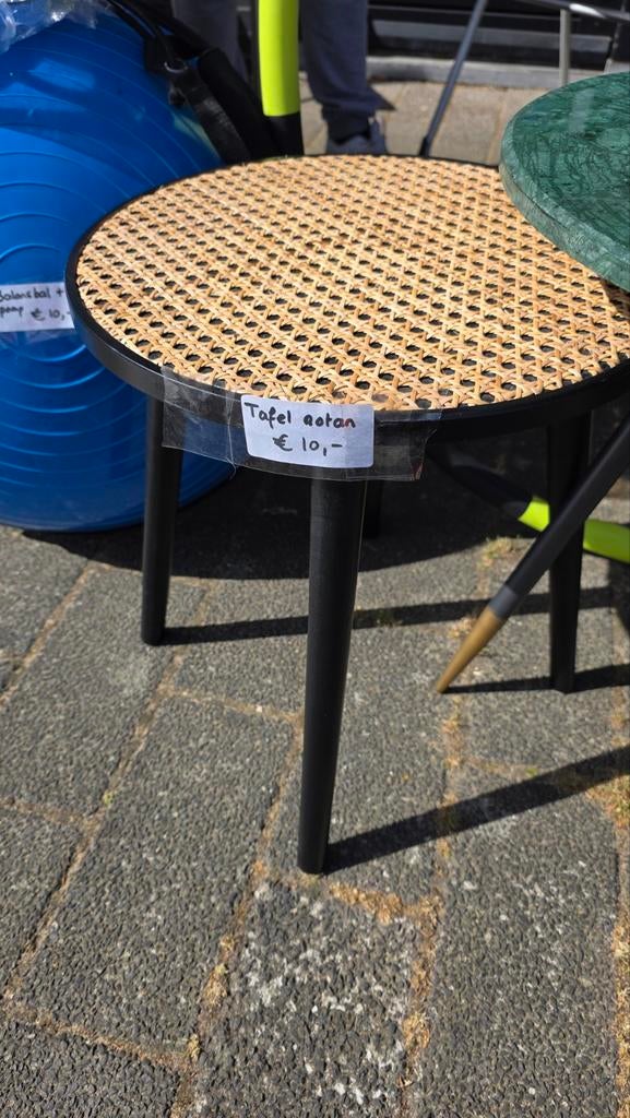 WOOOD bijzettafel Ditmar zwart met rotan, Huis en Inrichting, Tafels | Bijzettafels, Ophalen, Minder dan 45 cm, Minder dan 55 cm