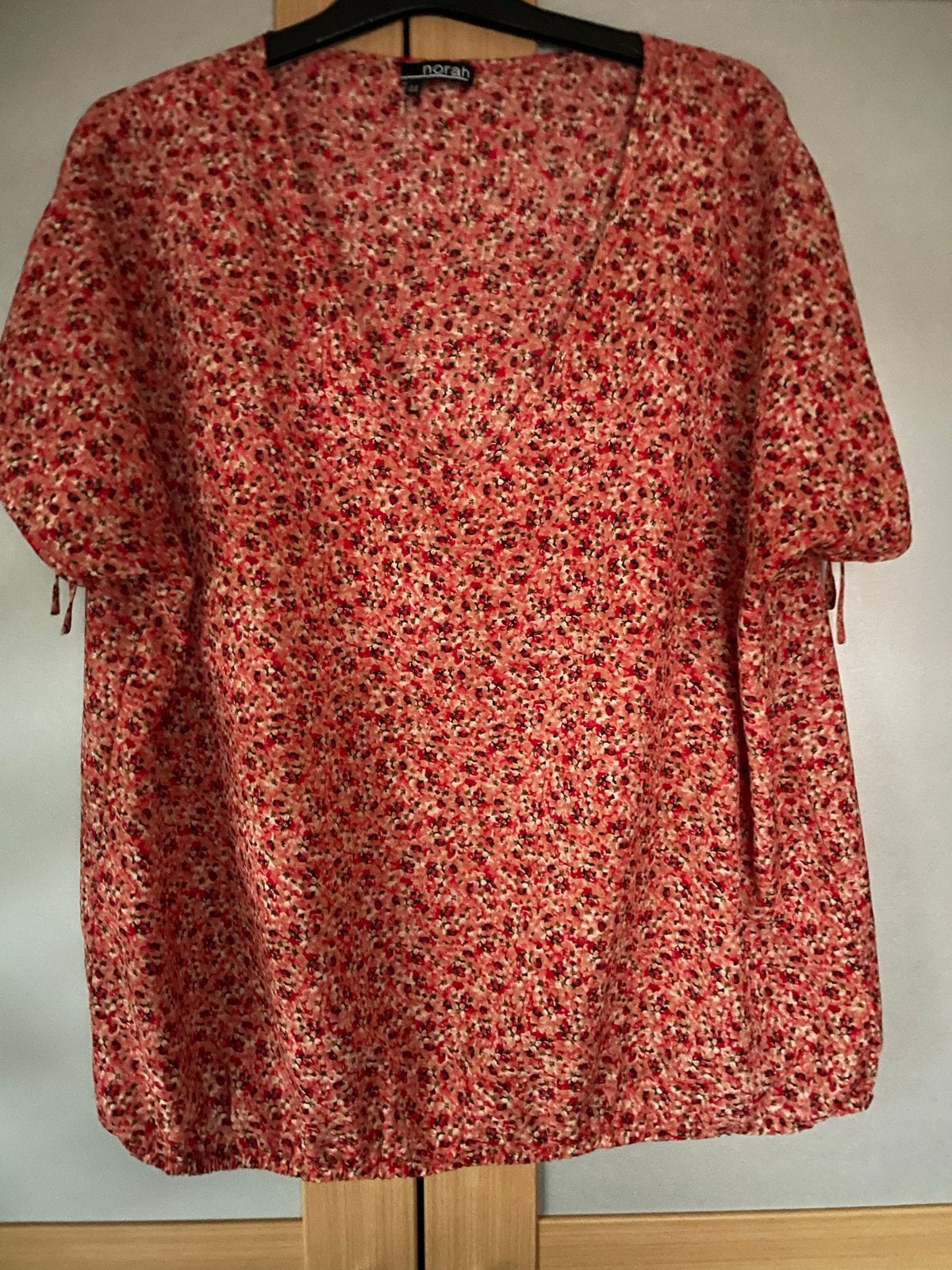 Norah shirtje maat 44 - Bloemenprint, Kleding | Dames, Verzenden, Maat 42/44 (L), Zo goed als nieuw, Korte mouw
