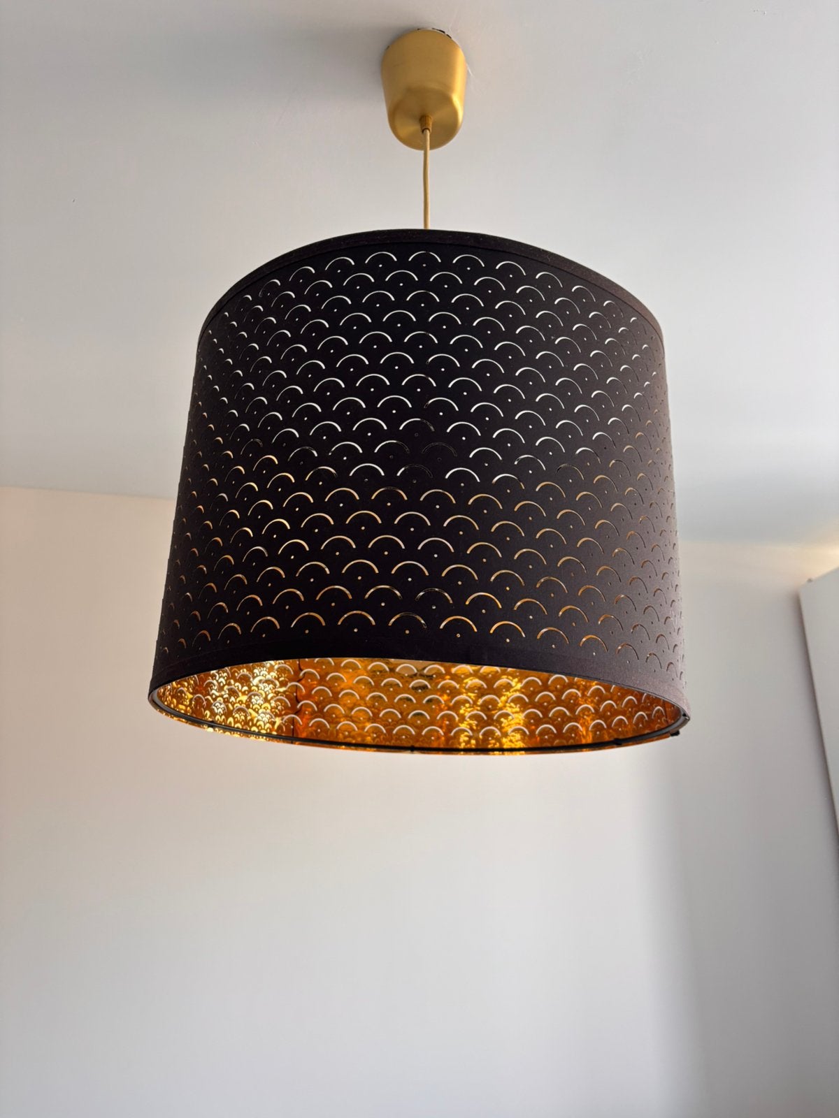 IKEA NYMÖ lampenkap 44 cm zwart/messing – zeer goede staat, Huis en Inrichting, Ophalen of Verzenden, Zo goed als nieuw, Zwart