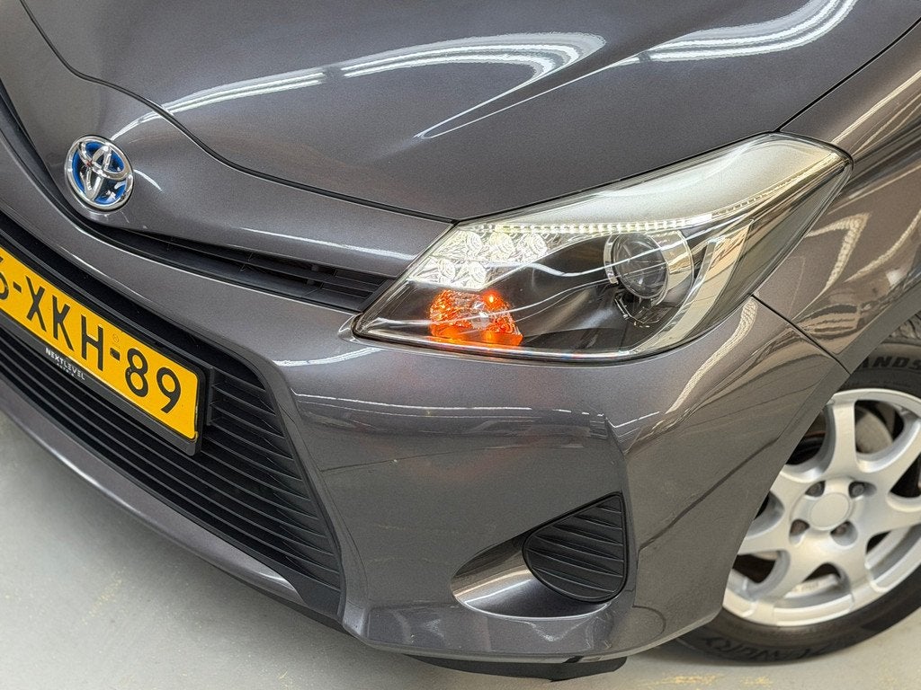 Toyota Yaris 1.5 Full Hybrid Aspiration NL Auto Dealeronderh, Auto's, Toyota, Euro 5, Gebruikt, Zwart, 49 €/maand