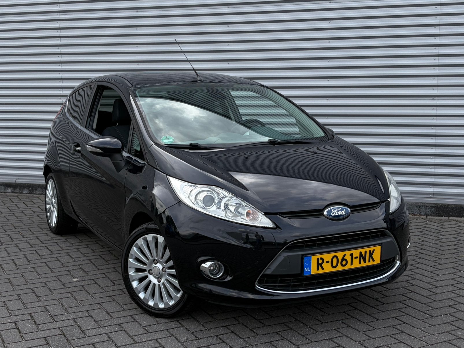 Ford Fiësta 1.25 Ghia 2009 Zwart NIEUWE BEURT + APK, Voorwielaandrijving, Stof, 600 kg, 4 cilinders