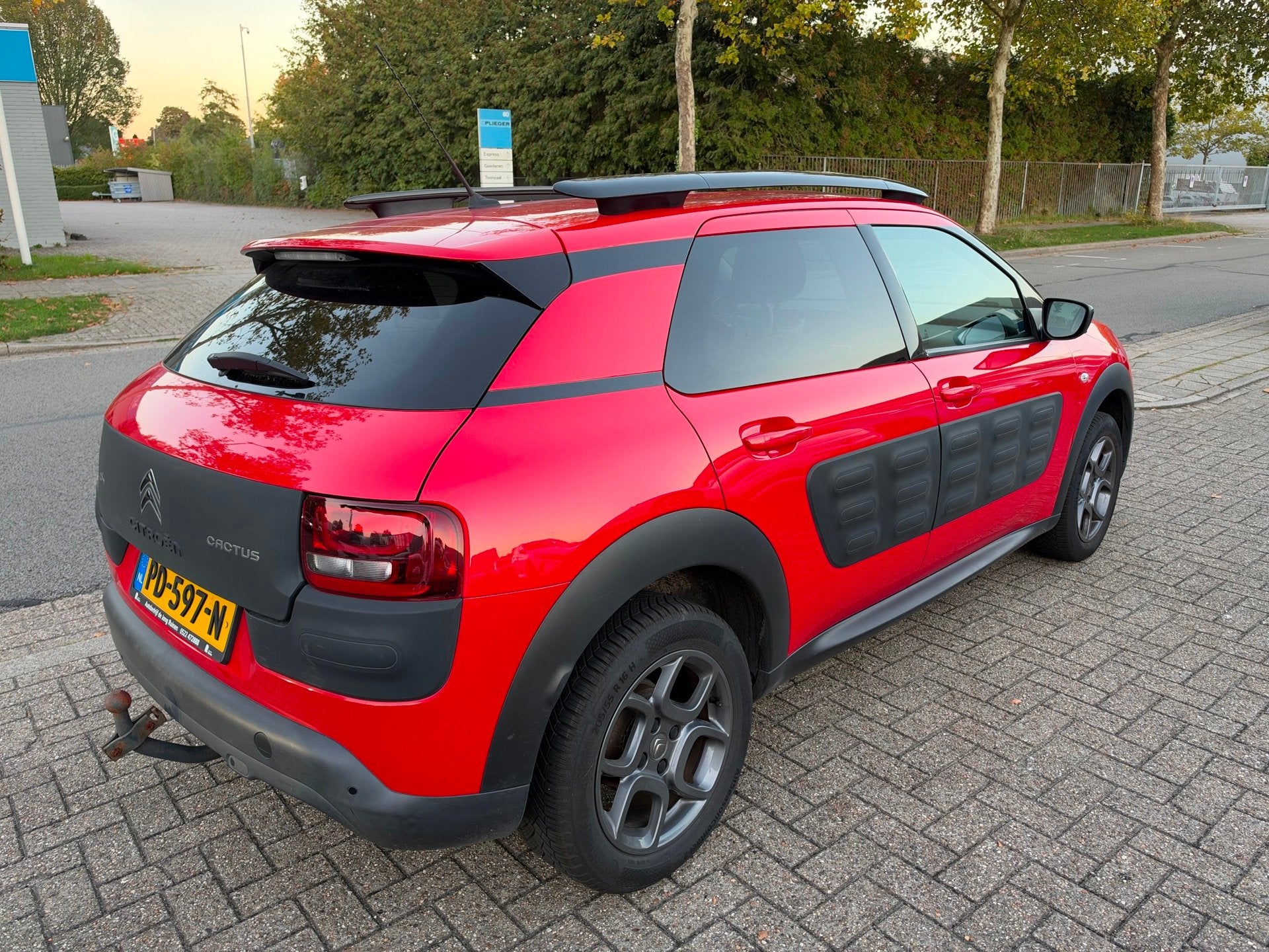 Citroen C4 Cactus 1.2 PureTech Shine Automaat, Navi, Airco,, Auto's, Dealer onderhouden, Stof, 82 pk, 23 km/l