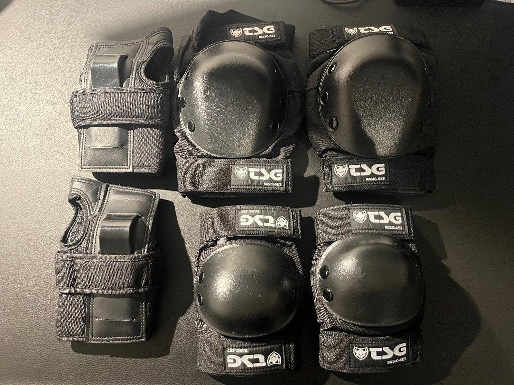 TSG Protection Set (Knee, Elbow, Wrist) – Size L – Like New!, Ophalen, Zo goed als nieuw, Skateboard